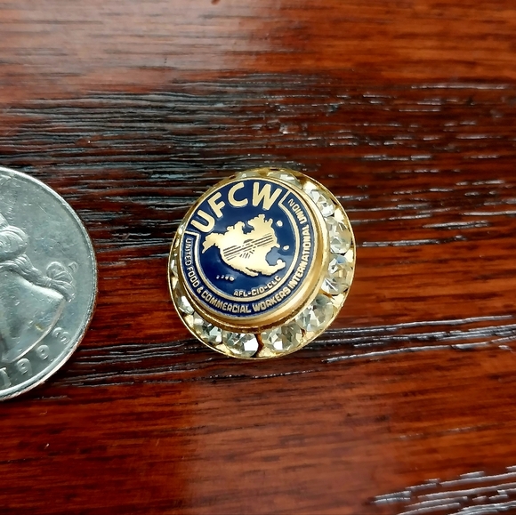 Mid-century Vintage United Food and Commercial Workers Union UFCW Pin Lapel Pin - Picture 3 of 6